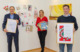 Rudolf und Philip Knotzer, Buch- und Papierhändler, übergaben die ersten prämierten Hefte an Landesrätin Mag.a Daniela Winkler